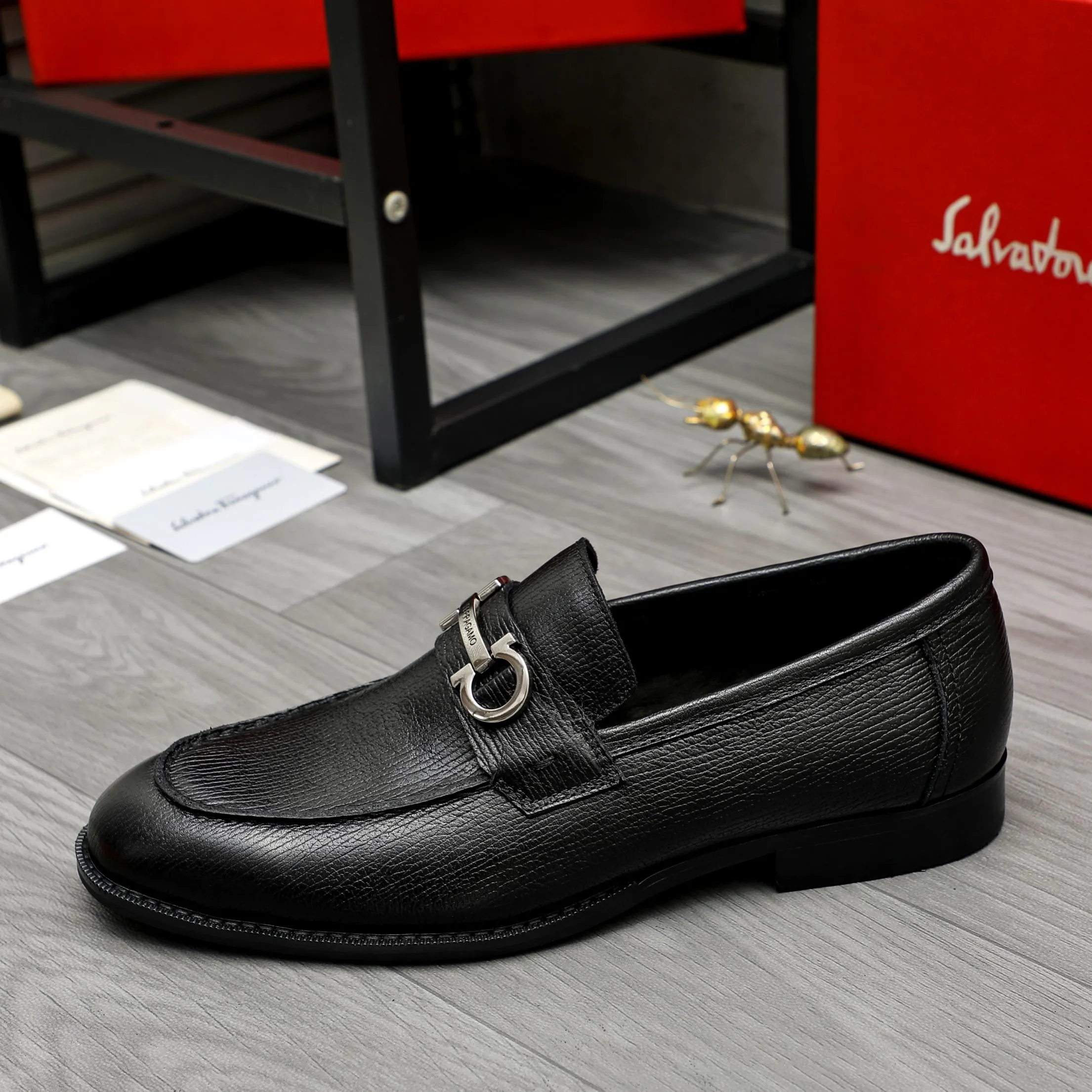 Men's shoes 💰540 Product trademark: Ferragamo "Ferragamo" business casual slip-on leather shoes. Regular size: 39-45 (45. Customized, non-returnable) Product materials: Selected vertical grain cowhide upper, cowhide lining, original outsole